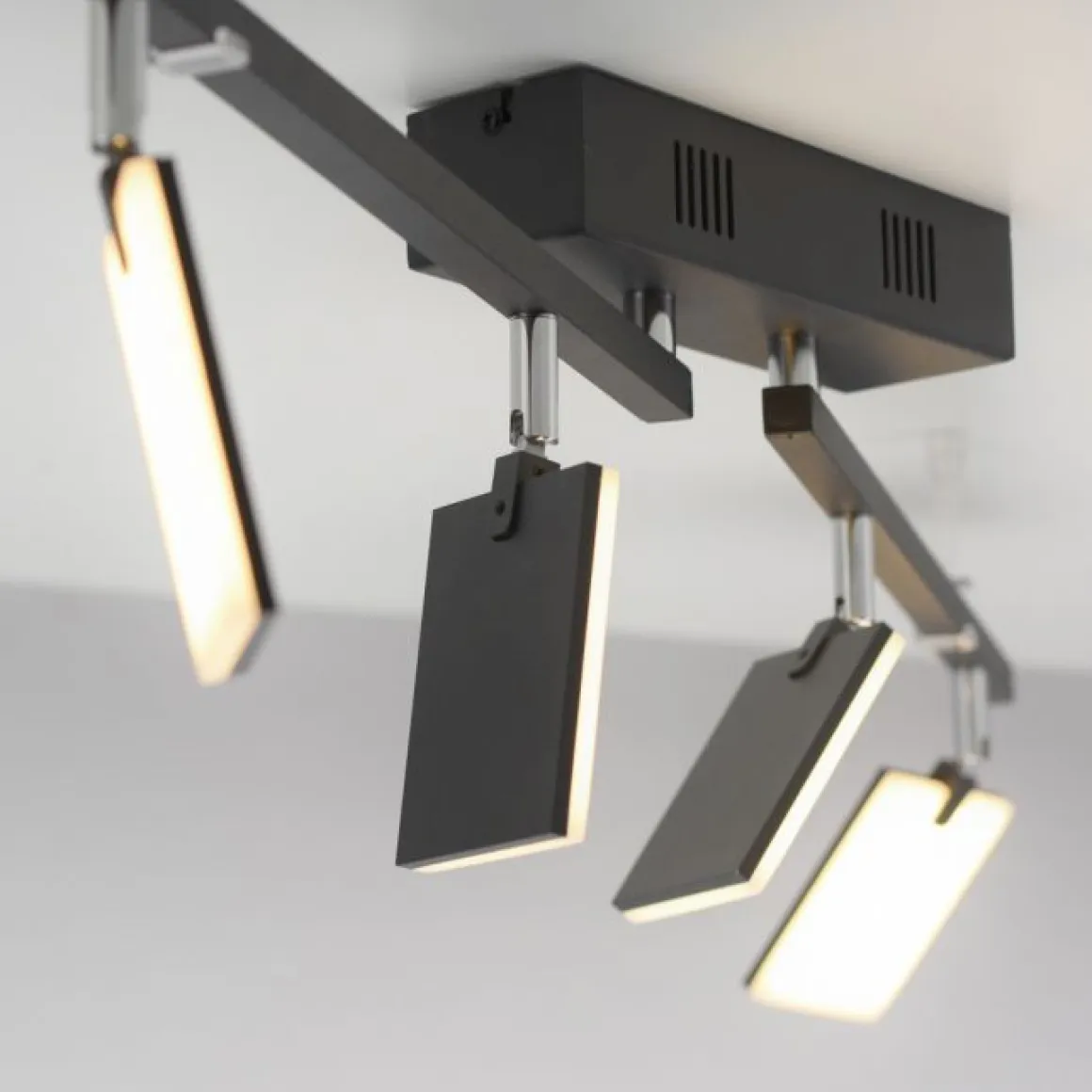 Neuhaus Pure 4-flg LED Spot Mira schwarz