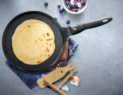WMF Crêpes Pfanne mit Holzbesteck Ø 27 cm